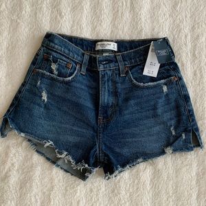 Abercrombie & Fitch Curve Love Mid Rise Mom Shorts